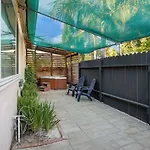 Cozy, Home With Hottub And Patio